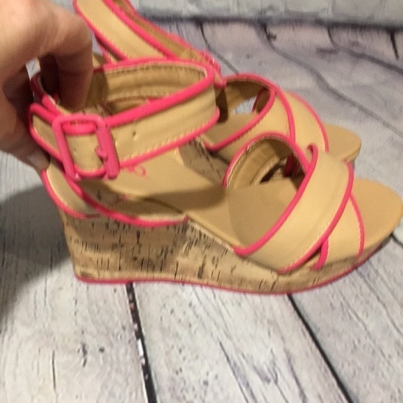NWOT BONGO Tan and hot pink wedge sandals SZ 7 - Picture 2 of 8